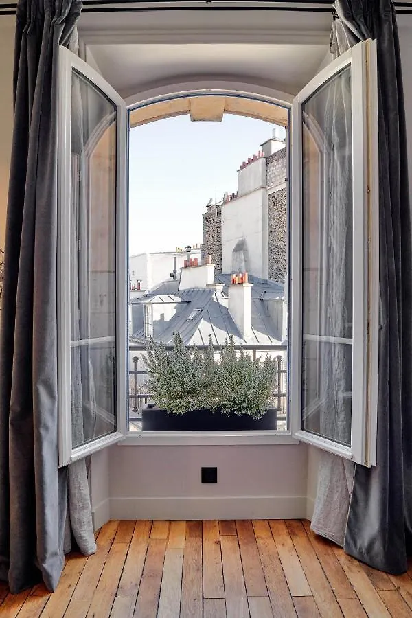 Tinah Paris, Reaumur - Montorgeuil